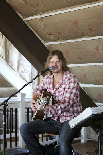 Music makes the heart happy –