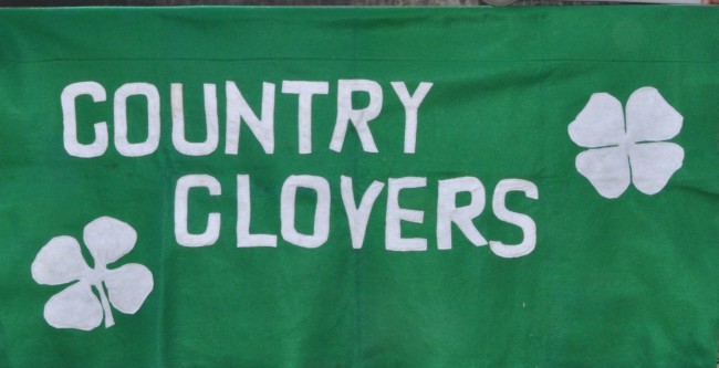 country-clovers-sign